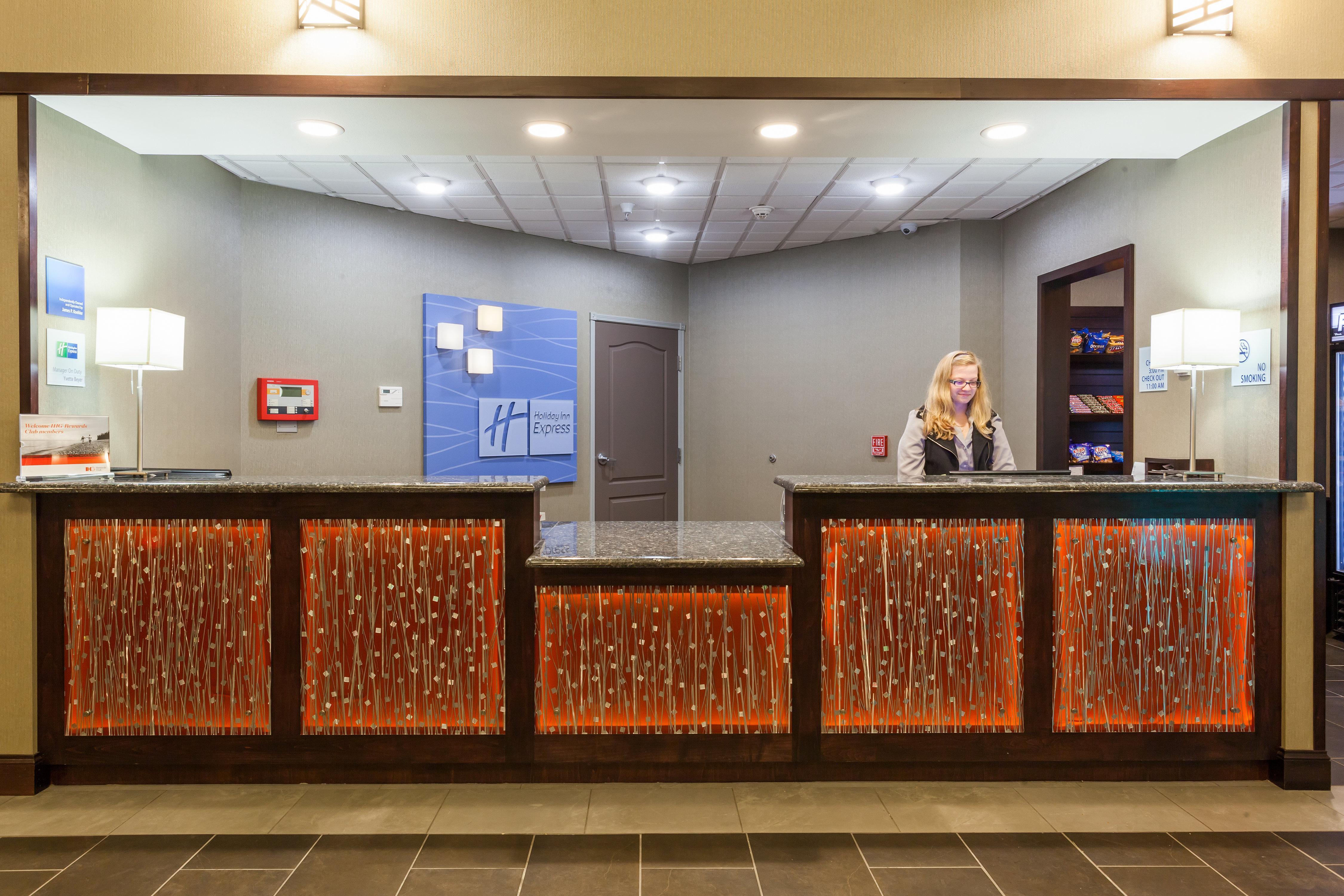 Holiday Inn Express & Suites Rapid City, An Ihg Hotel Экстерьер фото